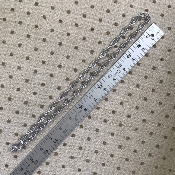 Chainmaille everyday necklace and earrings set - Picture 6 of 6